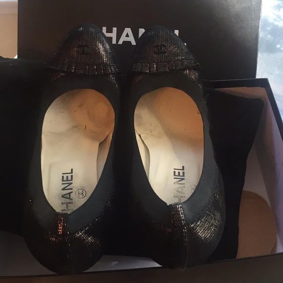 SOLD👏 CHANEL Black Gold Ruffle Escarpins 39 Pumps - Picture 2 of 8